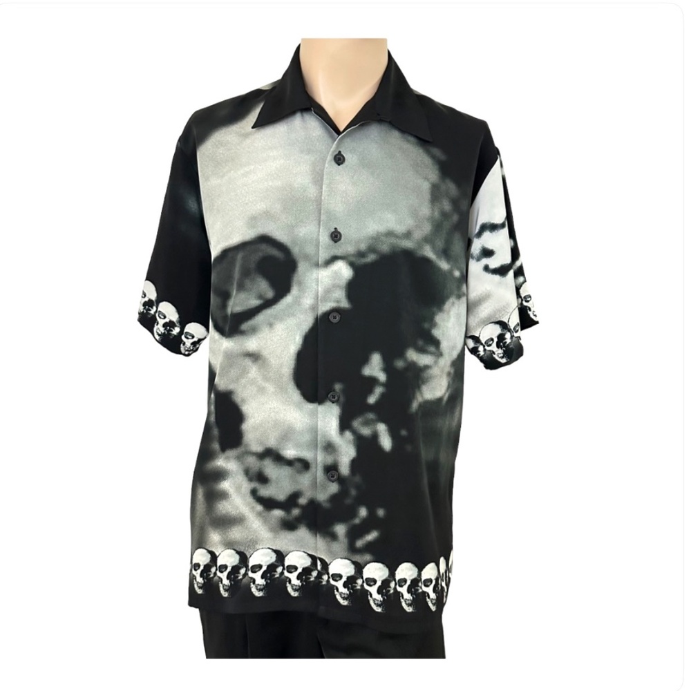 Men's Half Sleeve Button down Shirt THE SKULL { MEDIUM }